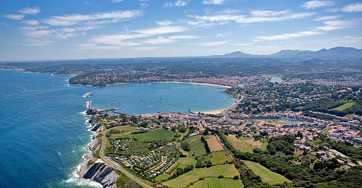 vue aérienne de la ville de Urrugne