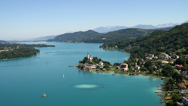 La ville de Klagenfurt au bord du lac de Worthersee