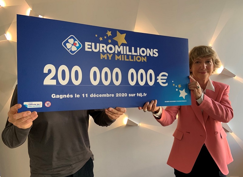 Le gagnant de l'Euromillions a reçu son chèque, il avait validé sa grille à  Papenoo