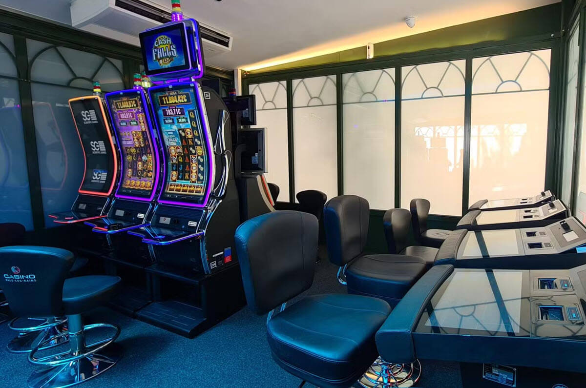 La salle des machines à sous au Casino de Vals-les-Bains