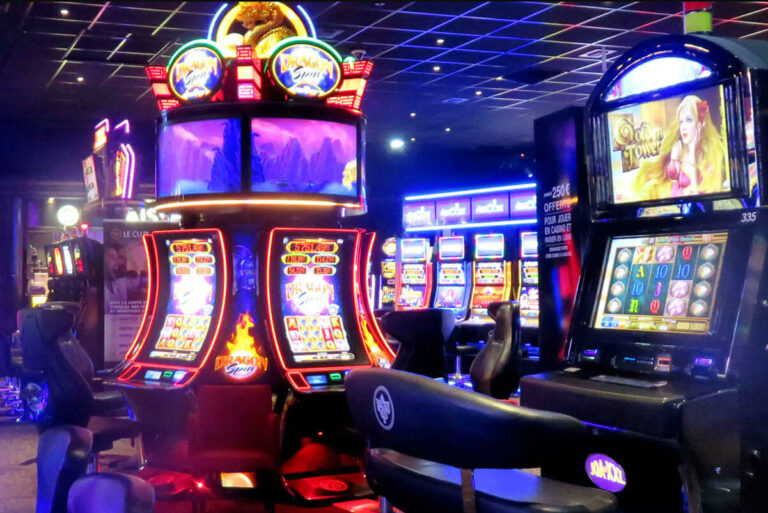 Casino des Sables d’Olonne : une gagnante record remporte 52 000€ aux machines à sous !