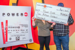 Powerball : il se trompe et joue deux fois la même grille, 2 millions de dollar remporté !
