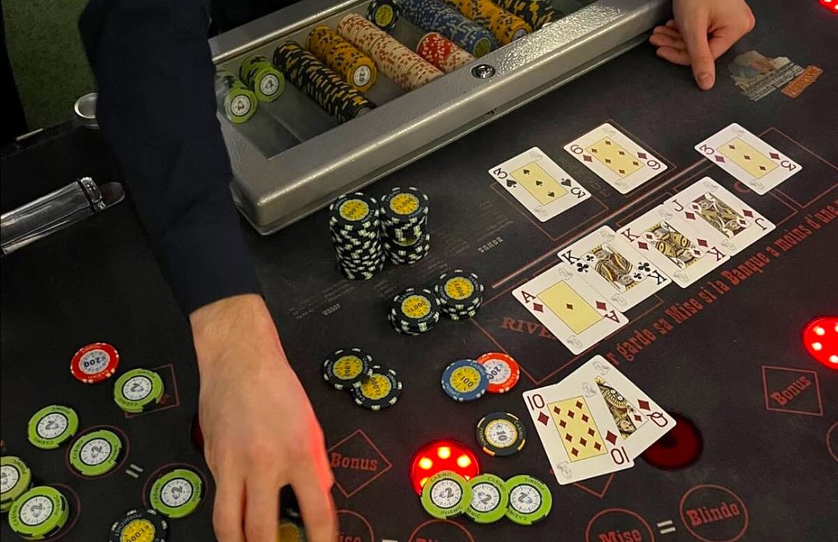 La Quinte Flush Royale du chanceux qui lui permet d'empocher le jackpot progressif de 57 000€ de l'Ultimate Poker de Pornic