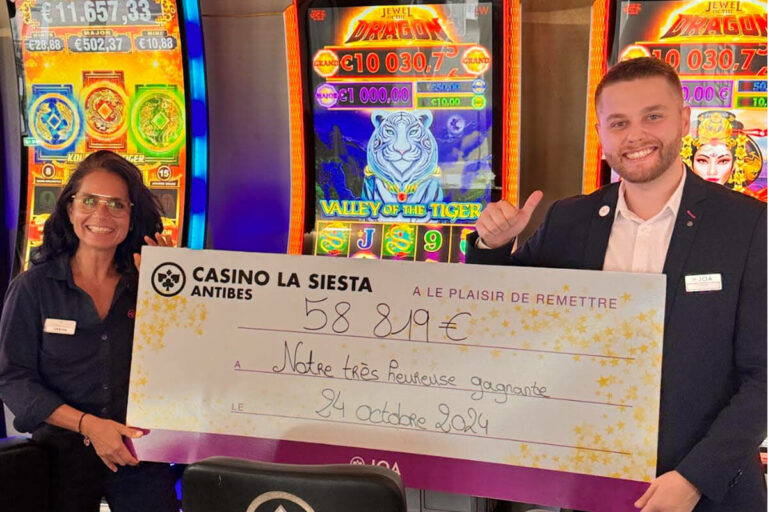 Jackpot au casino La Siesta d’Antibes : une cliente gagne 59 000 € et va offrir un Noël magique à ses proches !