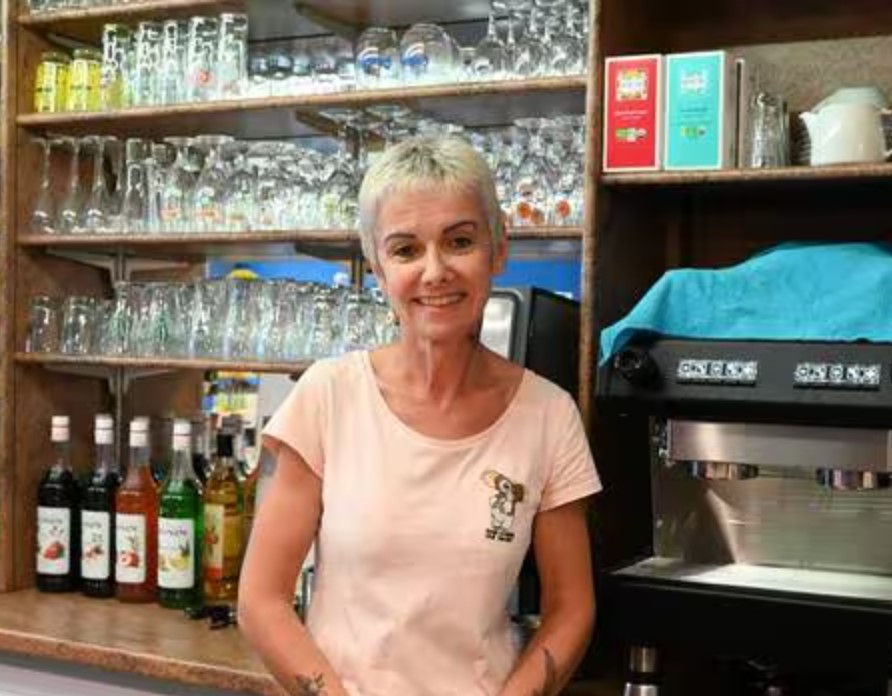 Pétula Bauden, la nouvelle gérante du bar tabac Le Calvaire à Granville