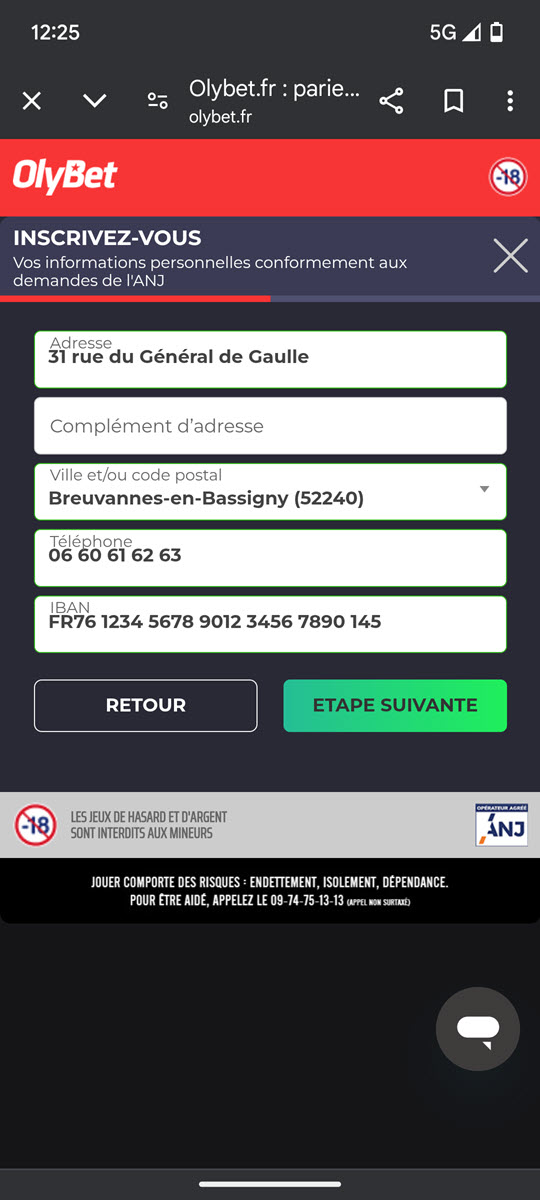 Après vos coordonnées personnelles, remplissez votre adresse actuelle, votre numéro de téléphone, votre IBAN