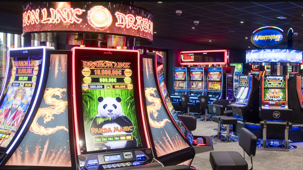 La salle des machines à sous du Casino de Saint-Laurent-en-Grandvaux