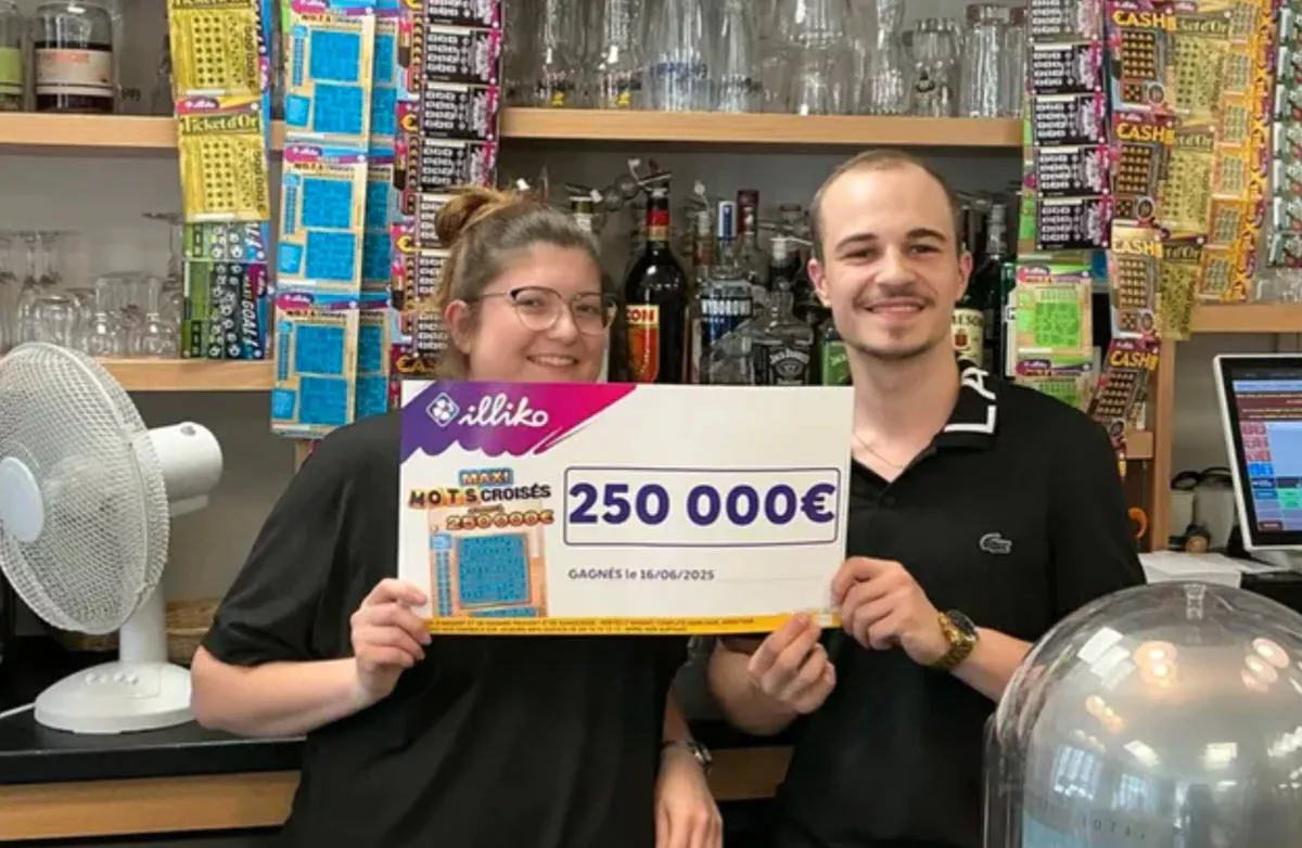Julie Rameau, la gérant du Select avec Yhann son salarié