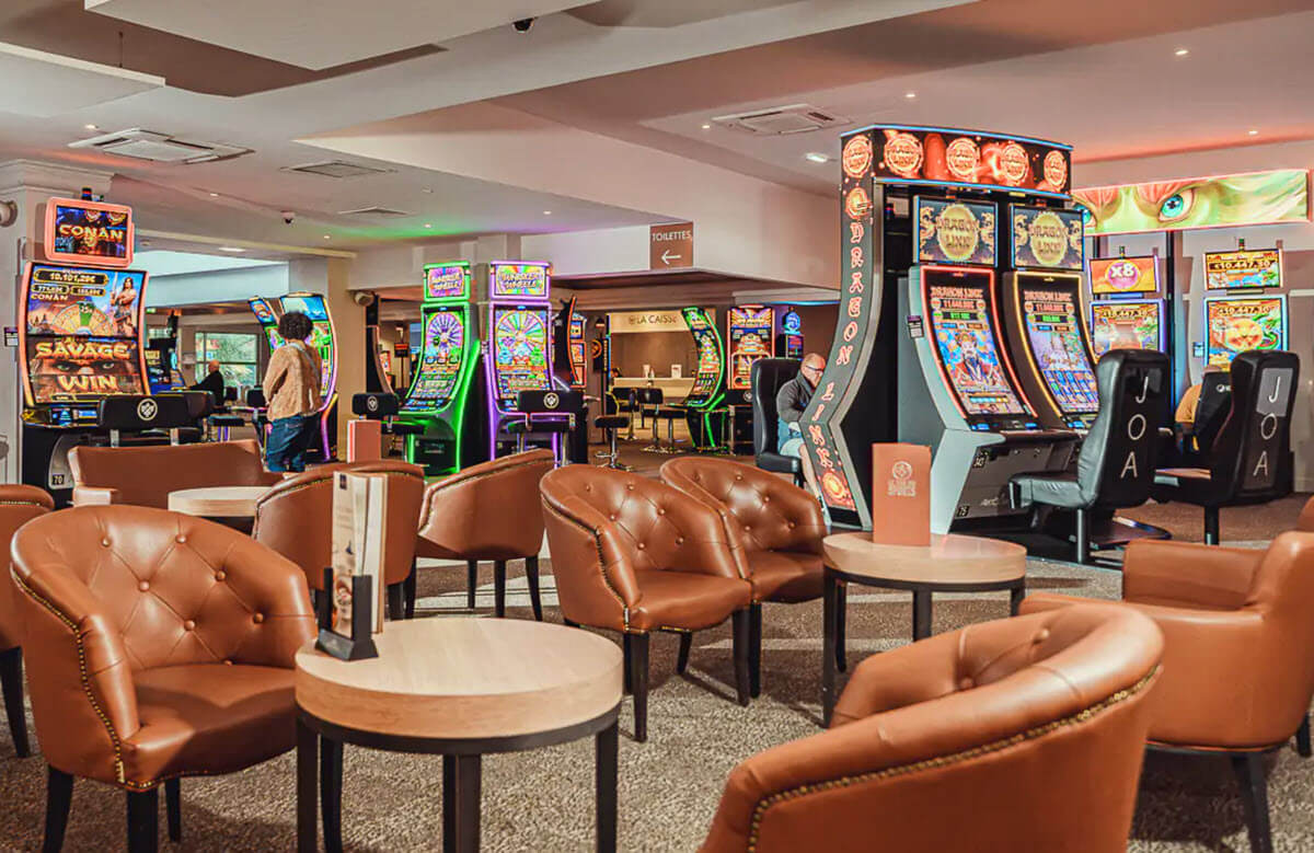 La salle des machines à sous du Casino de Saint-Paul-Lès-Dax