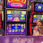 Casino : un jackpot historique tombe de 52 000 €, une cliente fidèle de Saint-Aubin-sur-Mer établi un record