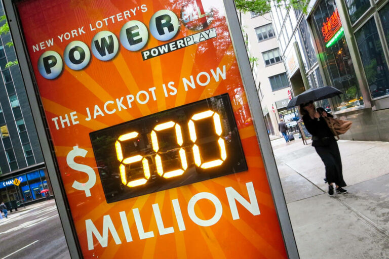 Loto américain : la cagnotte du Powerball dépasse les 600 millions de dollars, un record en 2025