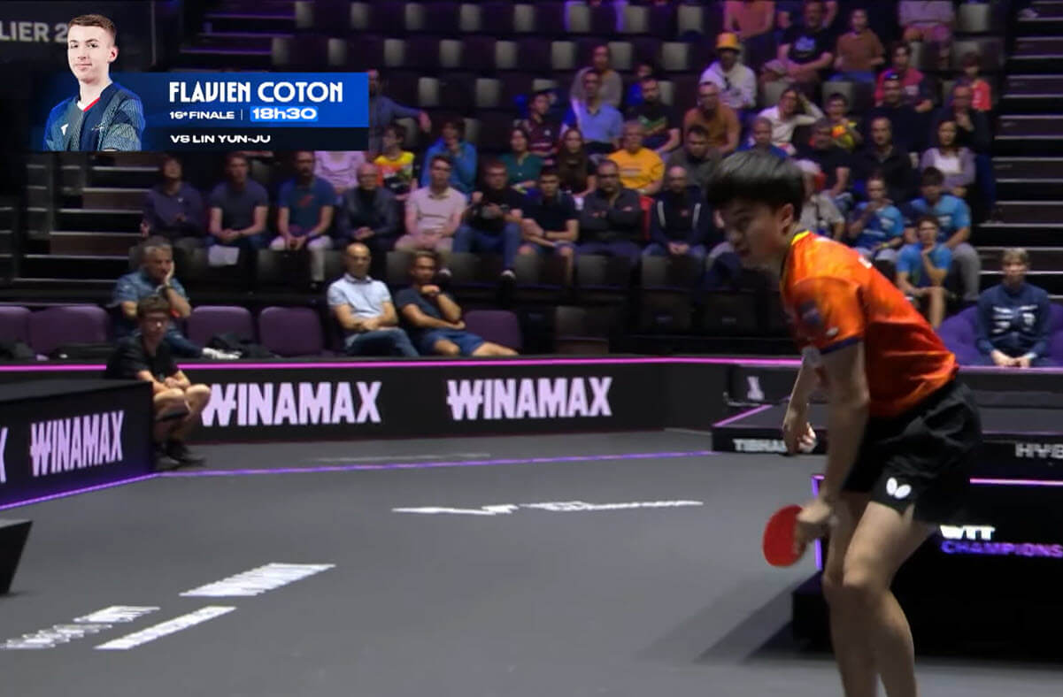 La bannière Winamax lors du match de Flavien Coton pour ce WTT Champions