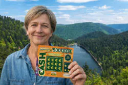 FDJ : une joueuse charmée par un ticket Cash remporte 500 000€ dans les Vosges à Charmes