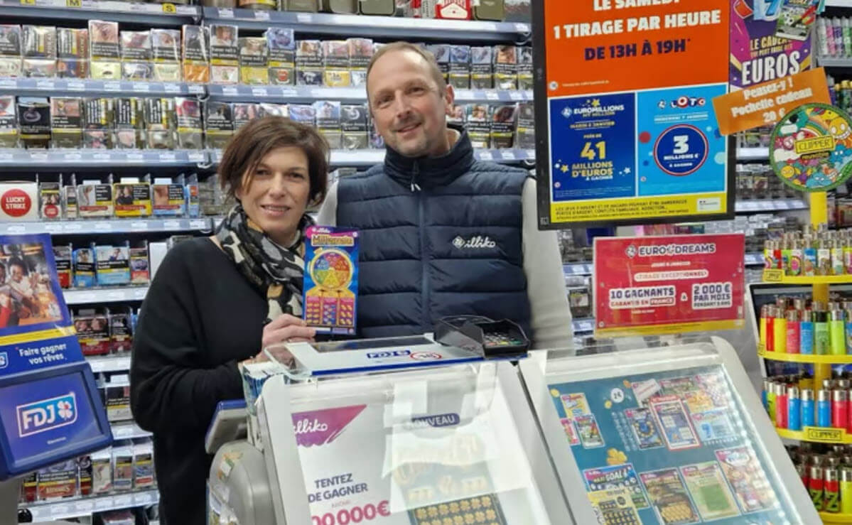 Les gérants du tabac La Royale qui ont vendu le ticket gagnant Millionnaire à Forcalquier