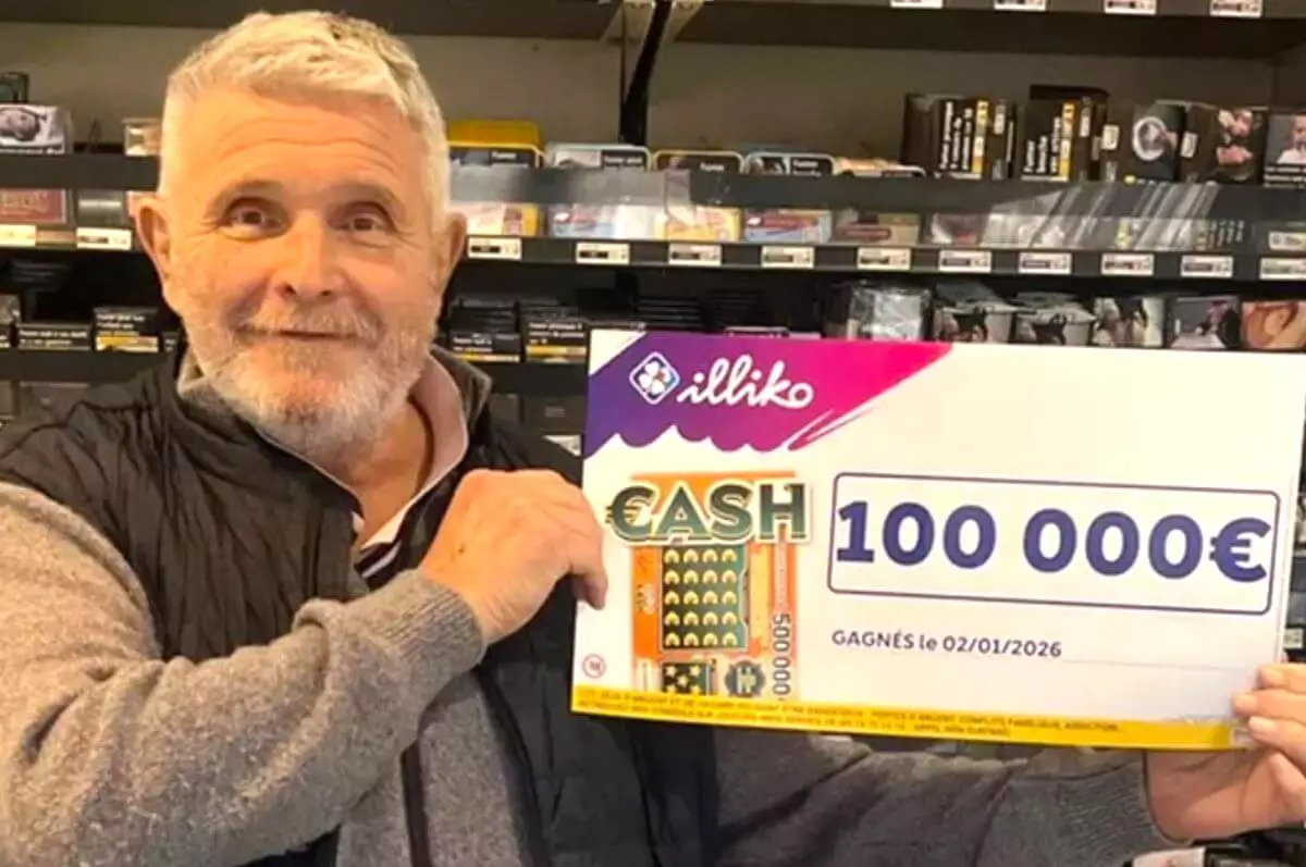 L'un des collaborateurs du Gaspard à Nevers, le point de vente qui a vendu le ticket gagnant Cash