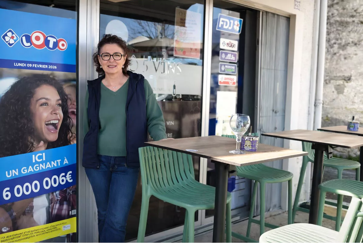 Angélique Dehu, la gérante du point de vente Ô 5 Vins de Sainte-Soulle qui a vendu la grille gagnante du Loto