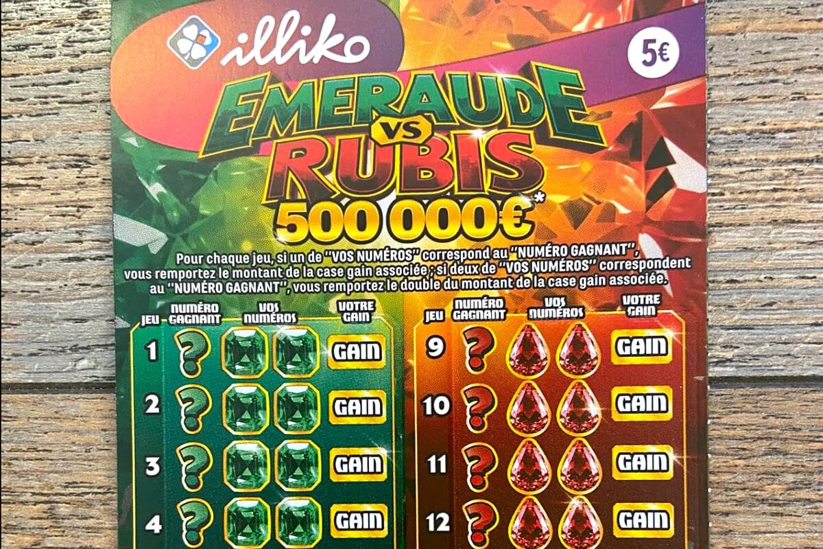 Le ticket Émeraude vs Rubis à 5 € : les lignes de jeu côté émeraude en vert et côté rubis en rouge, avec numéro gagnant, vos numéros et case gain.