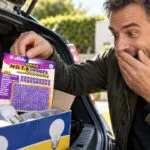 Méga Mots Croisés : un ticket gagnant de 600 000 € retrouvé dans une boîte d&rsquo;ampoules neuf mois après